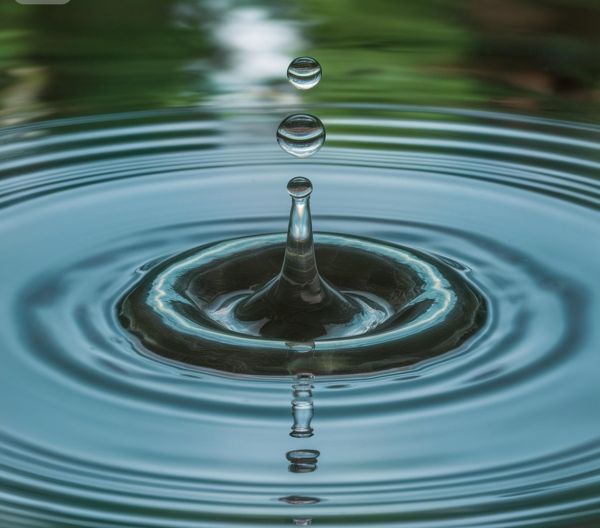 waterdruppel in de lucht
